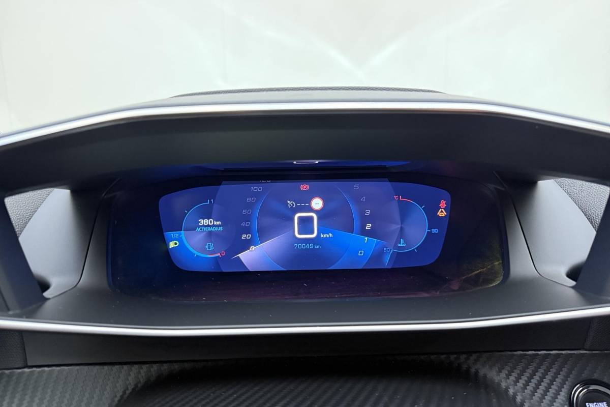 Peugeot 208 Peugeot 208 1.2 Turbo Allure 100pk | Lederenbekleding | Stoelverwarming | Navigatie | climate control