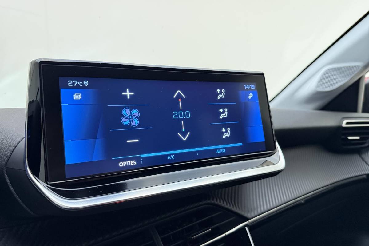 Peugeot 208 Peugeot 208 1.2 Turbo Allure 100pk | Lederenbekleding | Stoelverwarming | Navigatie | climate control