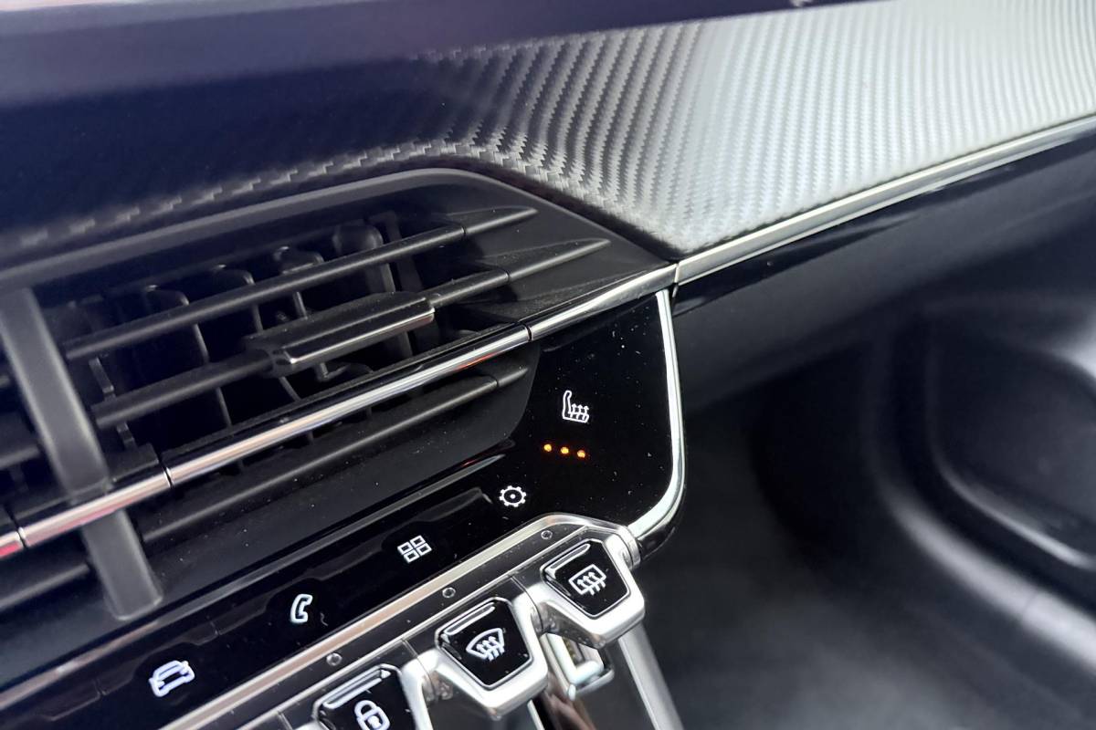 Peugeot 208 Peugeot 208 1.2 Turbo Allure 100pk | Lederenbekleding | Stoelverwarming | Navigatie | climate control