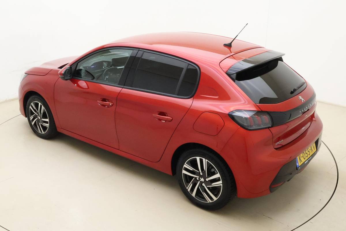 Peugeot 208 Peugeot 208 1.2 Turbo Allure 100pk | Lederenbekleding | Stoelverwarming | Navigatie | climate control