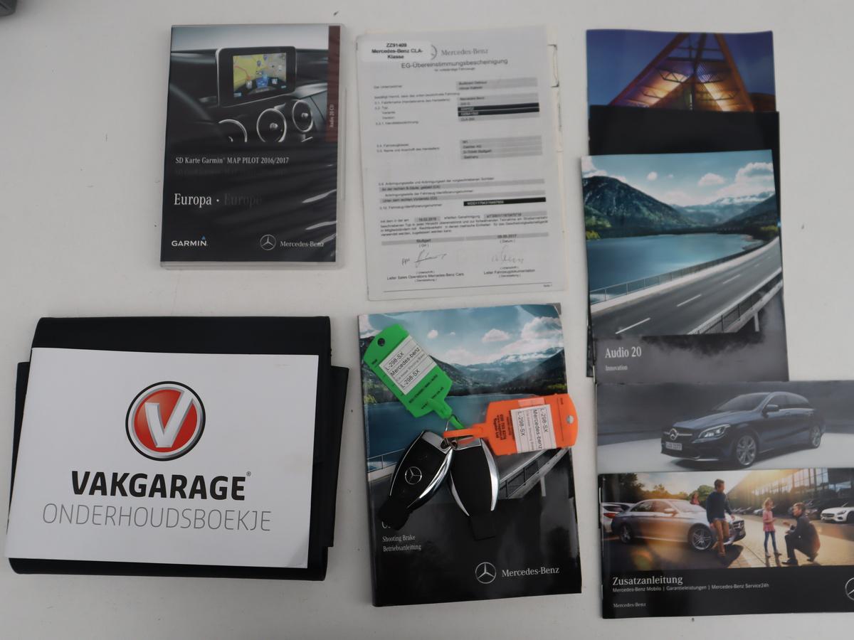 Mercedes-Benz CLA Mercedes-Benz CLA-klasse Shooting Brake 200 Ambition | Panoramadak | Cruise control |  Dodehoek detectie | Leder | Stoelverwarming | Park assist | Climate control | Navigatie | Bluetooth