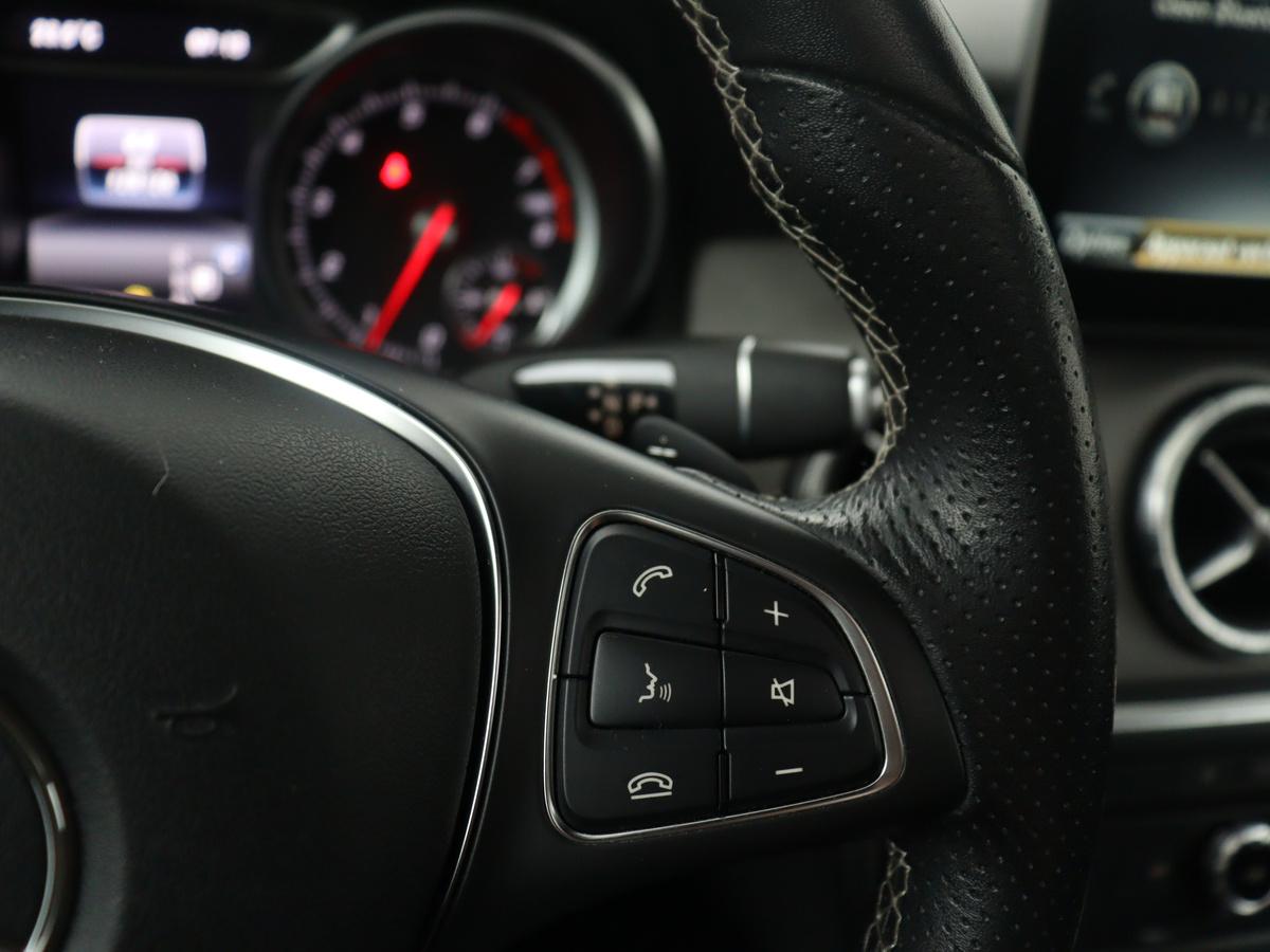 Mercedes-Benz CLA Mercedes-Benz CLA-klasse Shooting Brake 200 Ambition | Panoramadak | Cruise control |  Dodehoek detectie | Leder | Stoelverwarming | Park assist | Climate control | Navigatie | Bluetooth