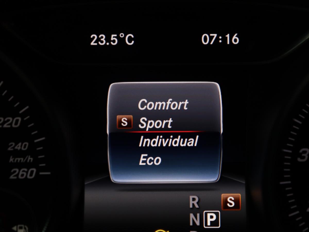 Mercedes-Benz CLA Mercedes-Benz CLA-klasse Shooting Brake 200 Ambition | Panoramadak | Cruise control |  Dodehoek detectie | Leder | Stoelverwarming | Park assist | Climate control | Navigatie | Bluetooth