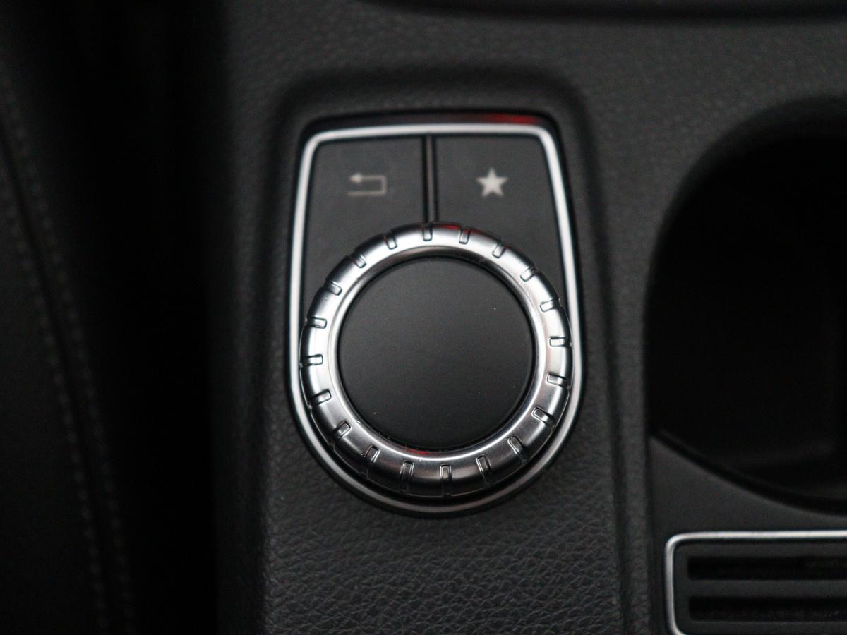 Mercedes-Benz CLA Mercedes-Benz CLA-klasse Shooting Brake 200 Ambition | Panoramadak | Cruise control |  Dodehoek detectie | Leder | Stoelverwarming | Park assist | Climate control | Navigatie | Bluetooth