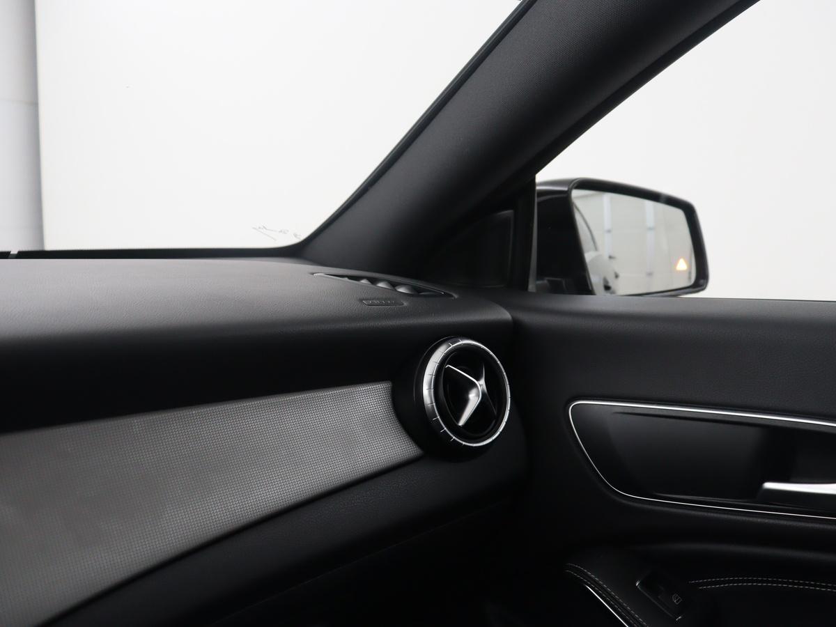 Mercedes-Benz CLA Mercedes-Benz CLA-klasse Shooting Brake 200 Ambition | Panoramadak | Cruise control |  Dodehoek detectie | Leder | Stoelverwarming | Park assist | Climate control | Navigatie | Bluetooth