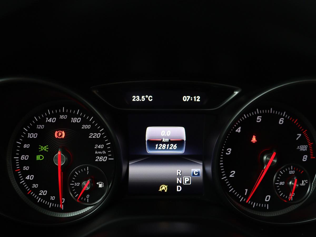 Mercedes-Benz CLA Mercedes-Benz CLA-klasse Shooting Brake 200 Ambition | Panoramadak | Cruise control |  Dodehoek detectie | Leder | Stoelverwarming | Park assist | Climate control | Navigatie | Bluetooth