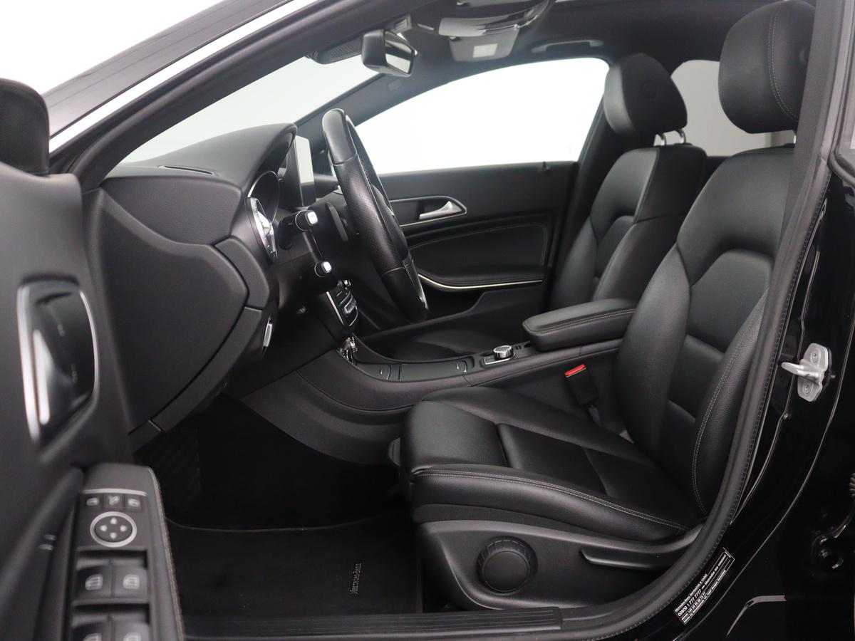 Mercedes-Benz CLA Mercedes-Benz CLA-klasse Shooting Brake 200 Ambition | Panoramadak | Cruise control |  Dodehoek detectie | Leder | Stoelverwarming | Park assist | Climate control | Navigatie | Bluetooth