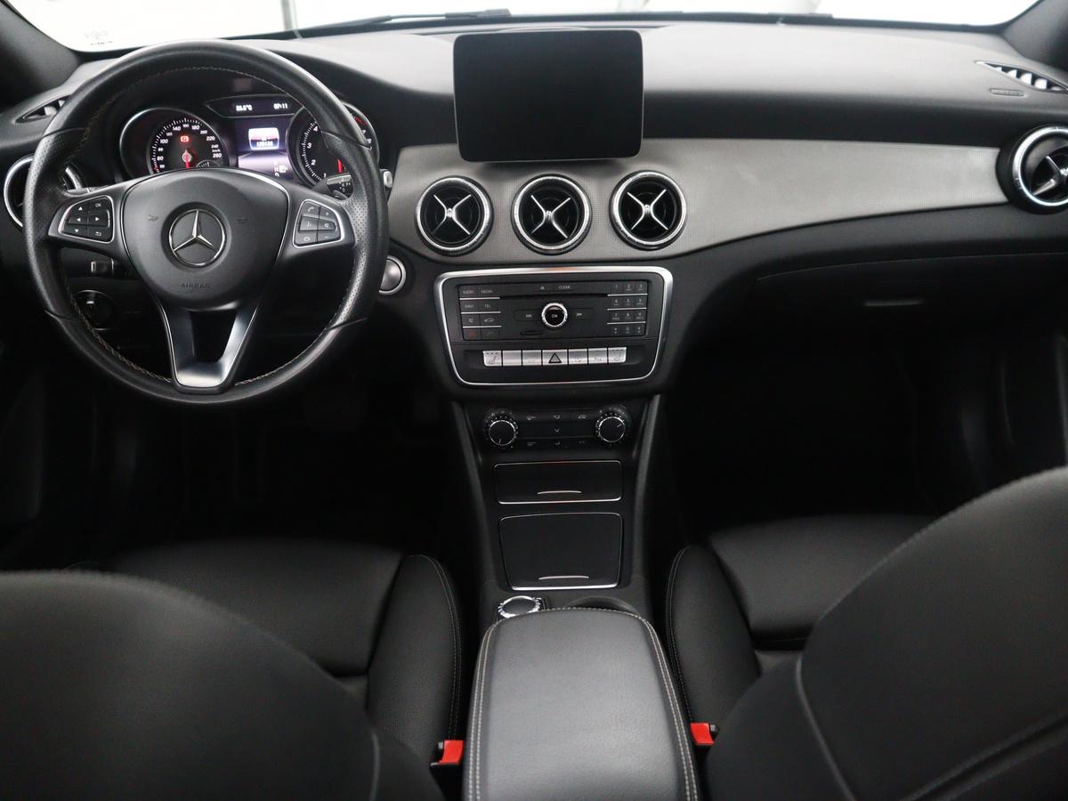 Mercedes-Benz CLA Mercedes-Benz CLA-klasse Shooting Brake 200 Ambition | Panoramadak | Cruise control |  Dodehoek detectie | Leder | Stoelverwarming | Park assist | Climate control | Navigatie | Bluetooth