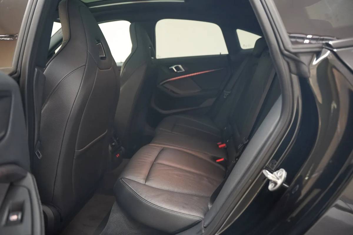 BMW 2 Serie BMW 2-serie Gran Coupe M235i xDrive High Executive Aut. [ Panorama Leder ACC Harman/Kardon Stuur-&Stoelverwarming]