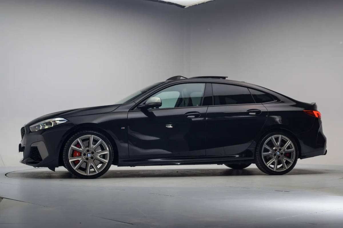 BMW 2 Serie BMW 2-serie Gran Coupe M235i xDrive High Executive Aut. [ Panorama Leder ACC Harman/Kardon Stuur-&Stoelverwarming]