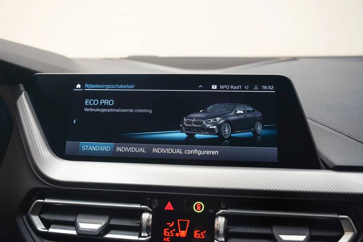 BMW 2 Serie BMW 2-serie Gran Coupe M235i xDrive High Executive Aut. [ Panorama Leder ACC Harman/Kardon Stuur-&Stoelverwarming]