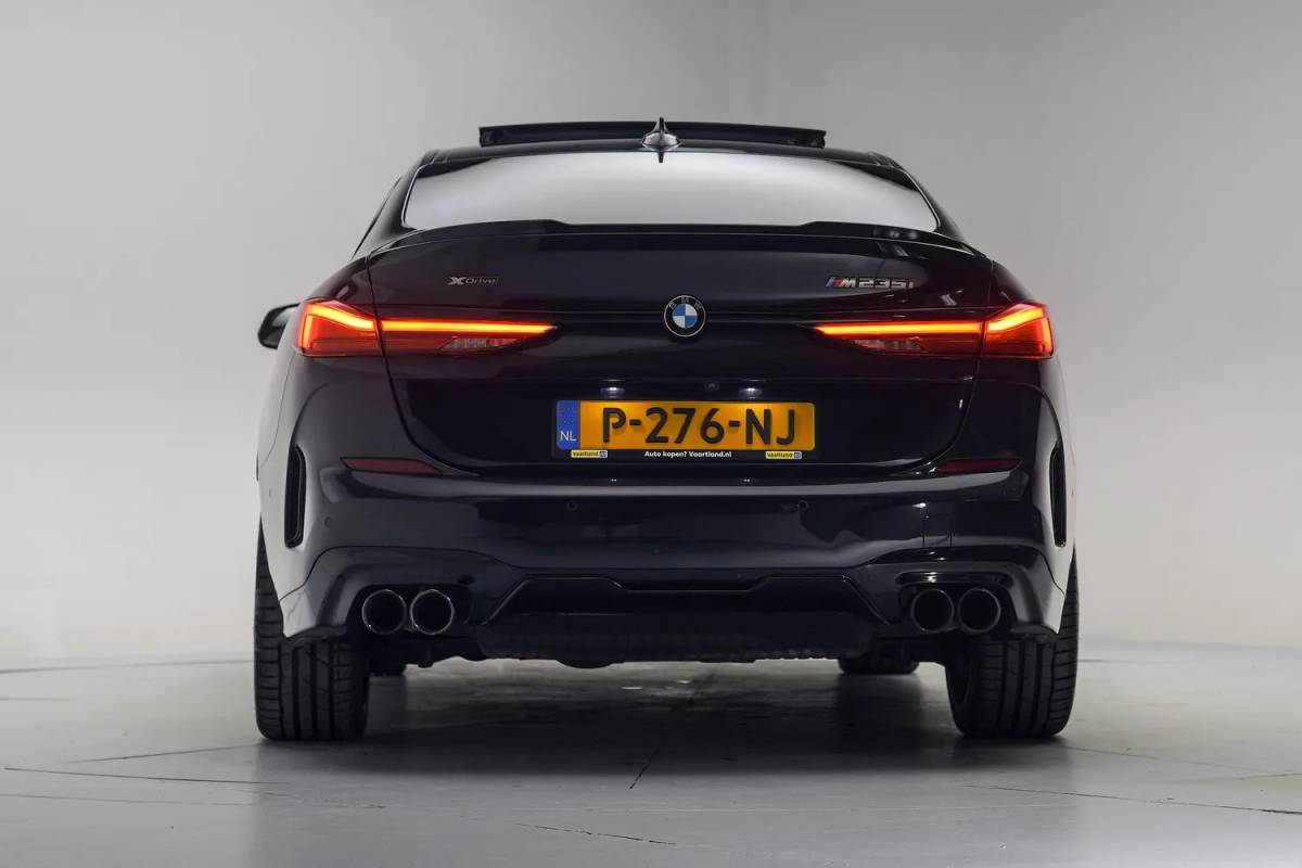 BMW 2 Serie BMW 2-serie Gran Coupe M235i xDrive High Executive Aut. [ Panorama Leder ACC Harman/Kardon Stuur-&Stoelverwarming]
