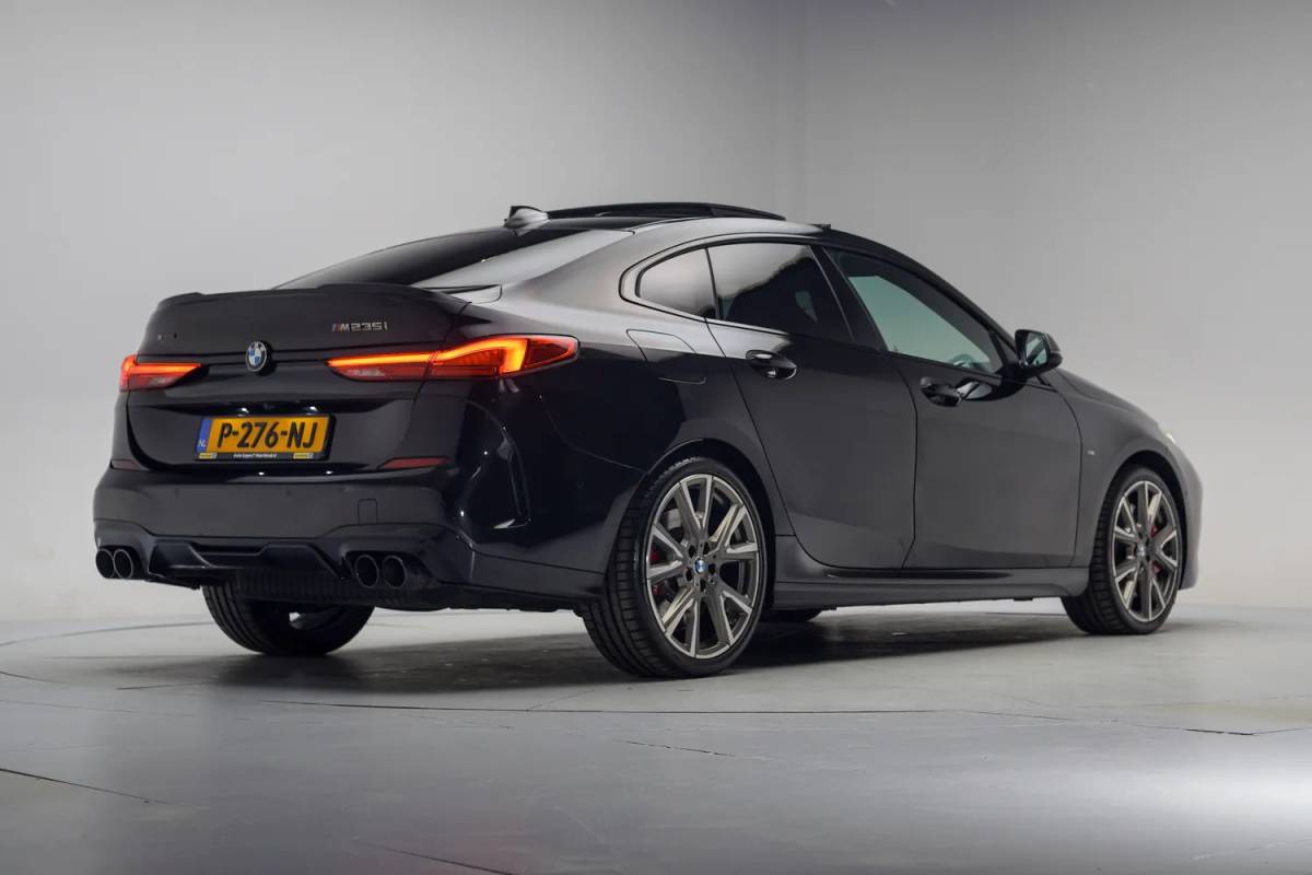 BMW 2 Serie BMW 2-serie Gran Coupe M235i xDrive High Executive Aut. [ Panorama Leder ACC Harman/Kardon Stuur-&Stoelverwarming]