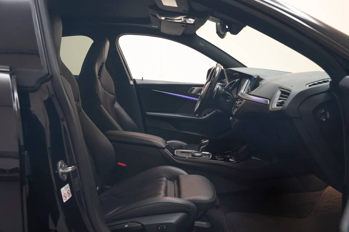 BMW 2 Serie BMW 2-serie Gran Coupe M235i xDrive High Executive Aut. [ Panorama Leder ACC Harman/Kardon Stuur-&Stoelverwarming]