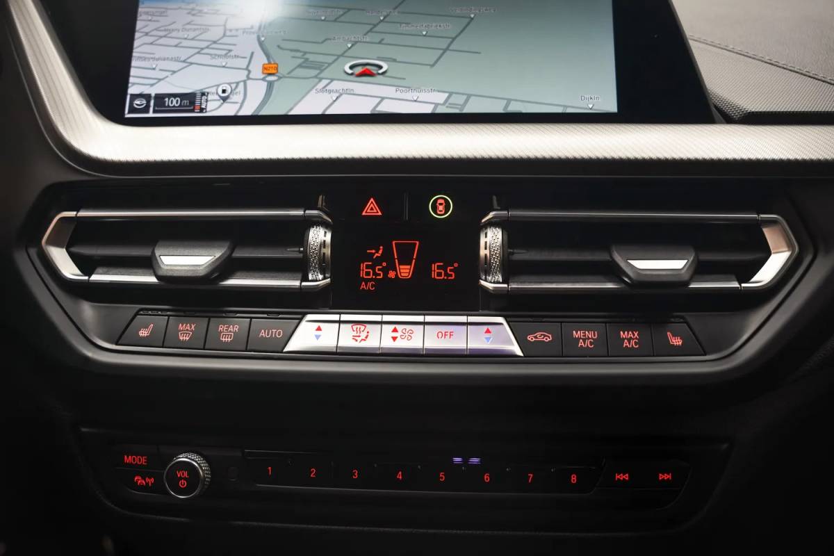 BMW 2 Serie BMW 2-serie Gran Coupe M235i xDrive High Executive Aut. [ Panorama Leder ACC Harman/Kardon Stuur-&Stoelverwarming]