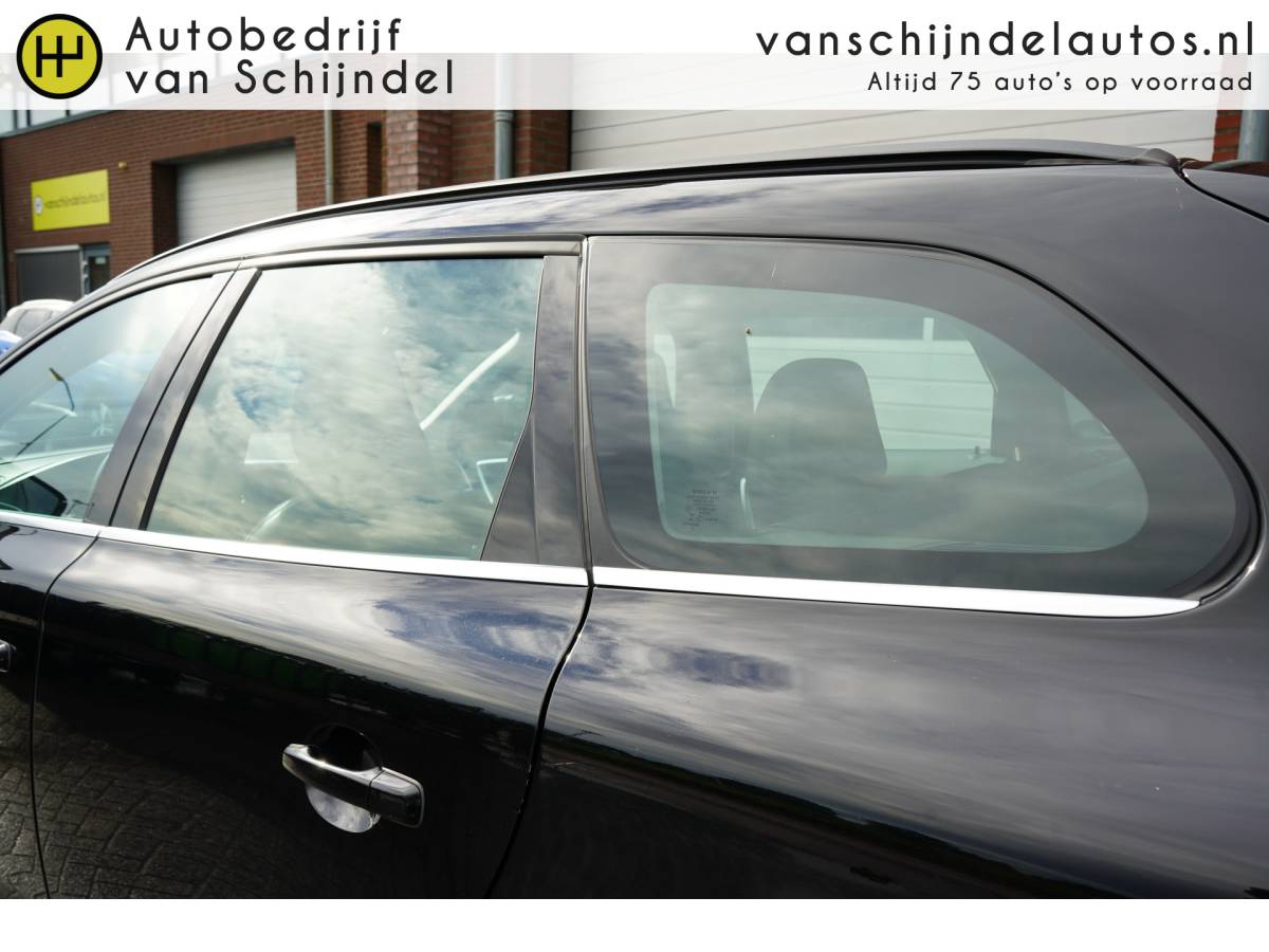Volvo XC60 Volvo XC60 2.0 D4 191PK FWD MOMENTUM CAMERA TREKHAAK STOELVERWARMING NAVIGATIE 1/2 LEDER CLIMA CRUISE BLUETOOTH PDC V+A LMV ELECTR.KLEP XENON ENZ…