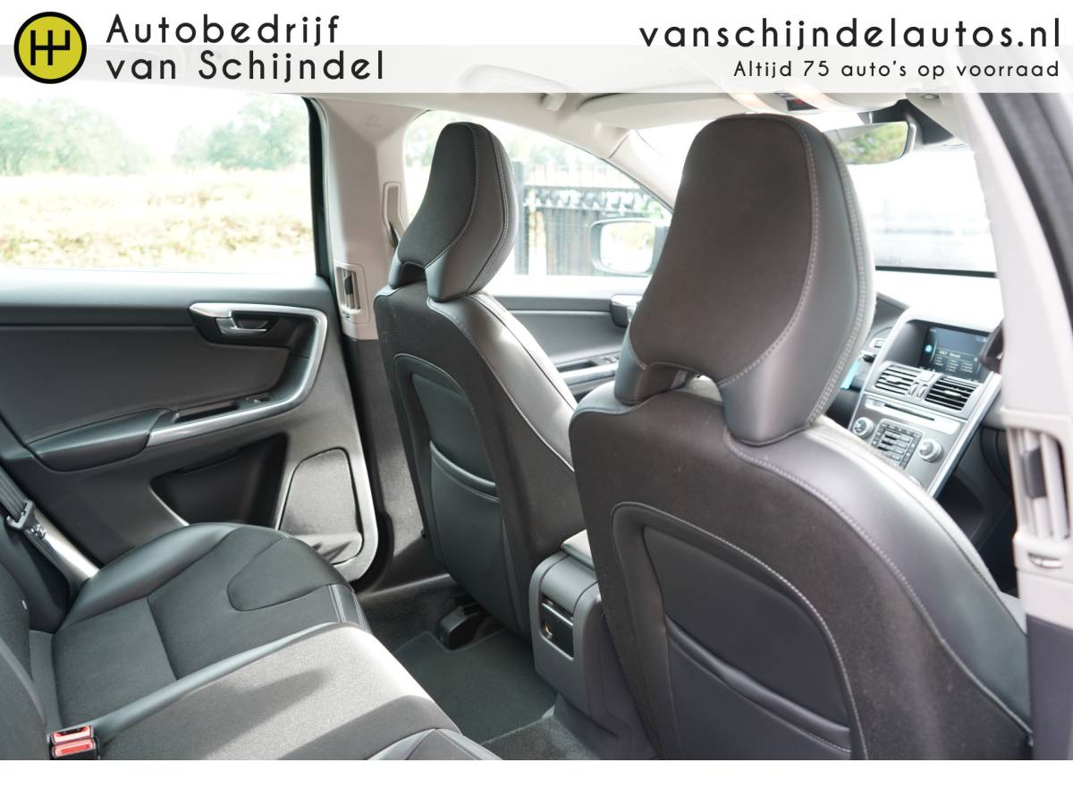 Volvo XC60 Volvo XC60 2.0 D4 191PK FWD MOMENTUM CAMERA TREKHAAK STOELVERWARMING NAVIGATIE 1/2 LEDER CLIMA CRUISE BLUETOOTH PDC V+A LMV ELECTR.KLEP XENON ENZ…