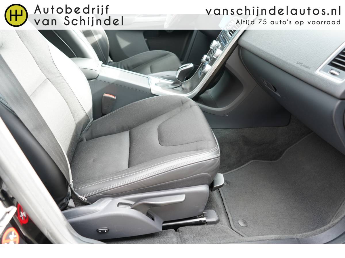 Volvo XC60 Volvo XC60 2.0 D4 191PK FWD MOMENTUM CAMERA TREKHAAK STOELVERWARMING NAVIGATIE 1/2 LEDER CLIMA CRUISE BLUETOOTH PDC V+A LMV ELECTR.KLEP XENON ENZ…