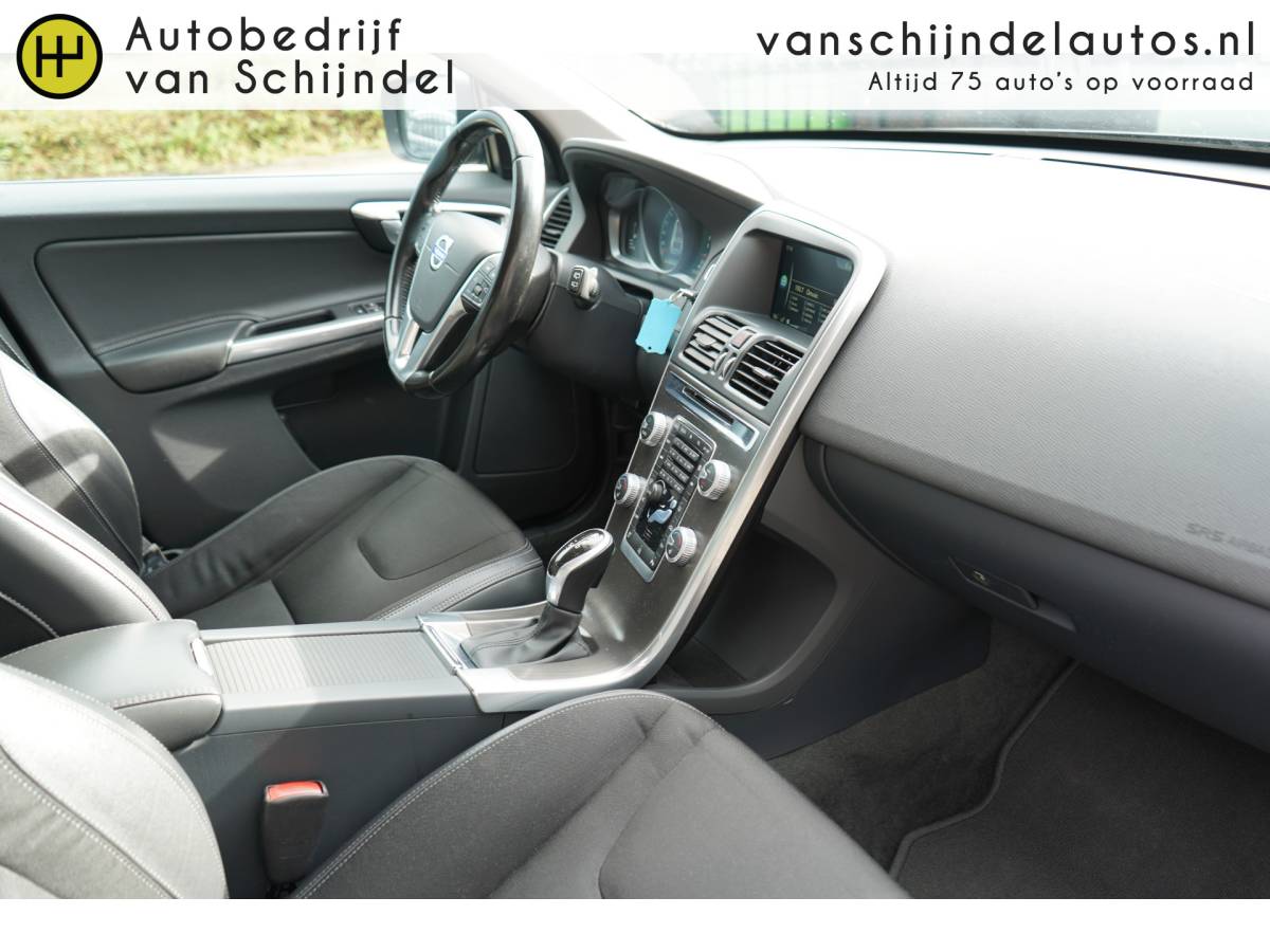 Volvo XC60 Volvo XC60 2.0 D4 191PK FWD MOMENTUM CAMERA TREKHAAK STOELVERWARMING NAVIGATIE 1/2 LEDER CLIMA CRUISE BLUETOOTH PDC V+A LMV ELECTR.KLEP XENON ENZ…