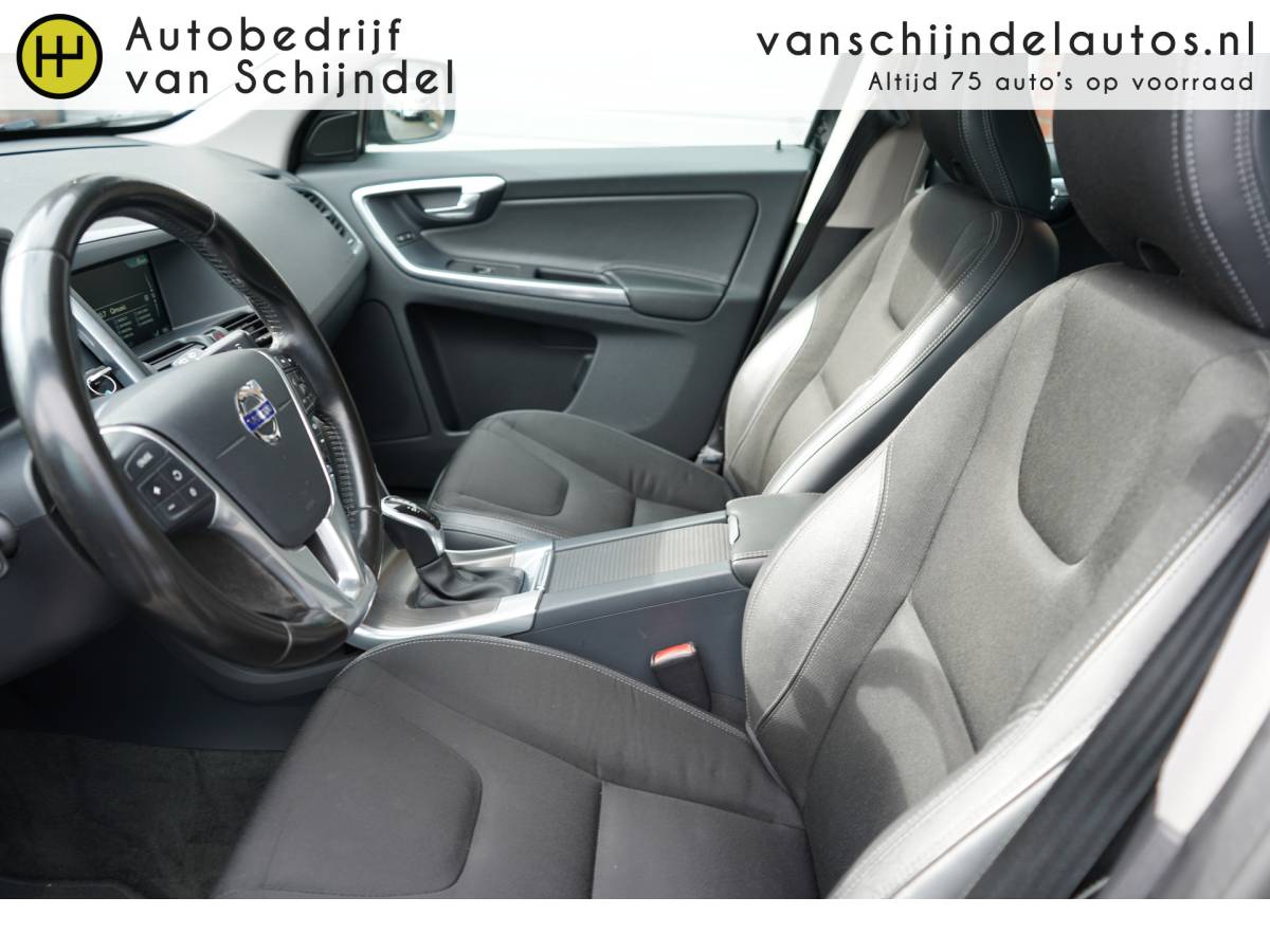 Volvo XC60 Volvo XC60 2.0 D4 191PK FWD MOMENTUM CAMERA TREKHAAK STOELVERWARMING NAVIGATIE 1/2 LEDER CLIMA CRUISE BLUETOOTH PDC V+A LMV ELECTR.KLEP XENON ENZ…