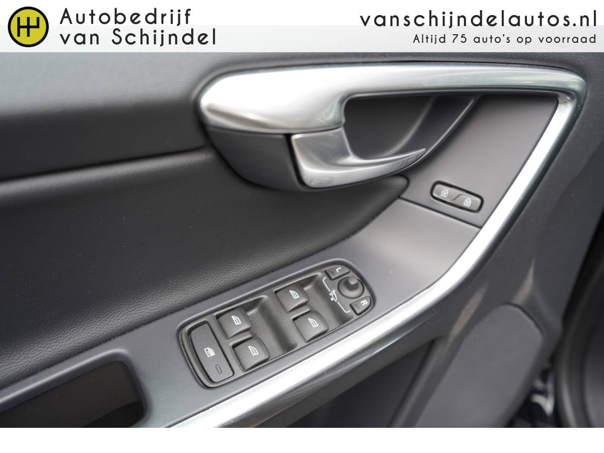 Volvo XC60 Volvo XC60 2.0 D4 191PK FWD MOMENTUM CAMERA TREKHAAK STOELVERWARMING NAVIGATIE 1/2 LEDER CLIMA CRUISE BLUETOOTH PDC V+A LMV ELECTR.KLEP XENON ENZ…