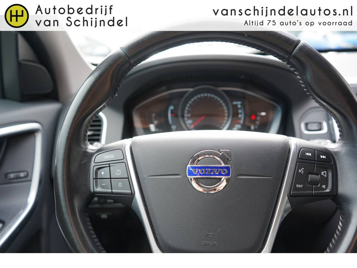Volvo XC60 Volvo XC60 2.0 D4 191PK FWD MOMENTUM CAMERA TREKHAAK STOELVERWARMING NAVIGATIE 1/2 LEDER CLIMA CRUISE BLUETOOTH PDC V+A LMV ELECTR.KLEP XENON ENZ…