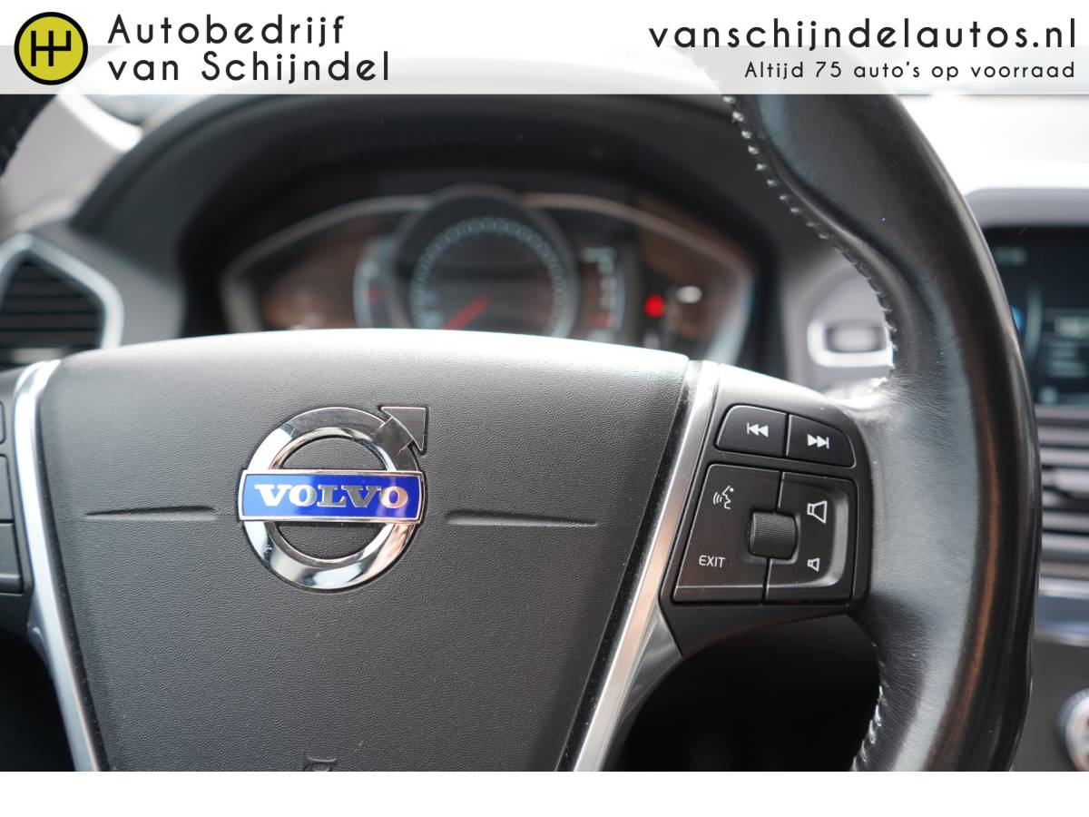 Volvo XC60 Volvo XC60 2.0 D4 191PK FWD MOMENTUM CAMERA TREKHAAK STOELVERWARMING NAVIGATIE 1/2 LEDER CLIMA CRUISE BLUETOOTH PDC V+A LMV ELECTR.KLEP XENON ENZ…