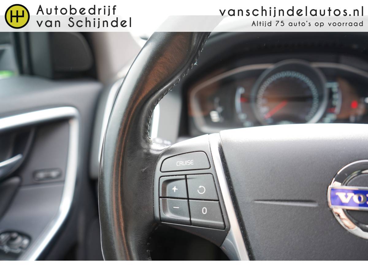 Volvo XC60 Volvo XC60 2.0 D4 191PK FWD MOMENTUM CAMERA TREKHAAK STOELVERWARMING NAVIGATIE 1/2 LEDER CLIMA CRUISE BLUETOOTH PDC V+A LMV ELECTR.KLEP XENON ENZ…