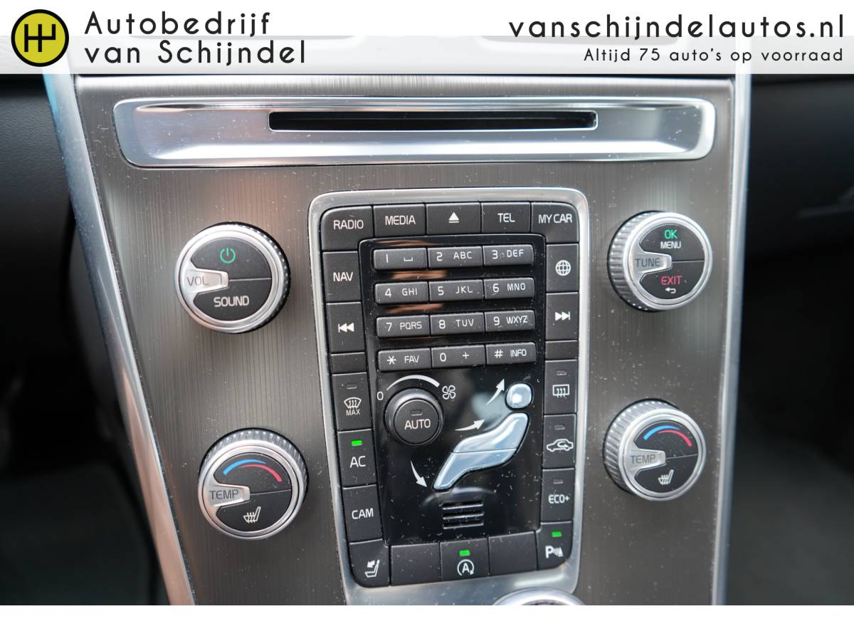 Volvo XC60 Volvo XC60 2.0 D4 191PK FWD MOMENTUM CAMERA TREKHAAK STOELVERWARMING NAVIGATIE 1/2 LEDER CLIMA CRUISE BLUETOOTH PDC V+A LMV ELECTR.KLEP XENON ENZ…