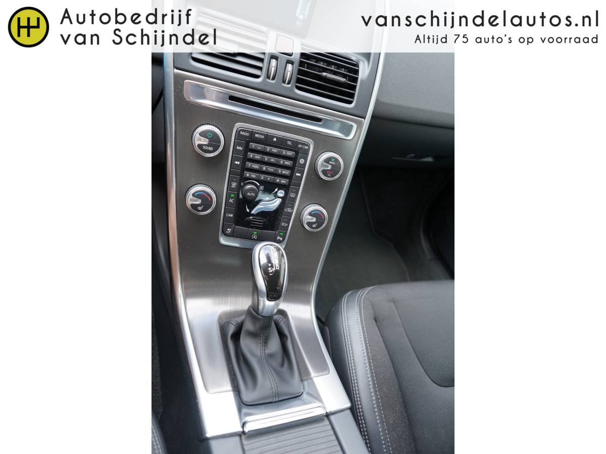Volvo XC60 Volvo XC60 2.0 D4 191PK FWD MOMENTUM CAMERA TREKHAAK STOELVERWARMING NAVIGATIE 1/2 LEDER CLIMA CRUISE BLUETOOTH PDC V+A LMV ELECTR.KLEP XENON ENZ…