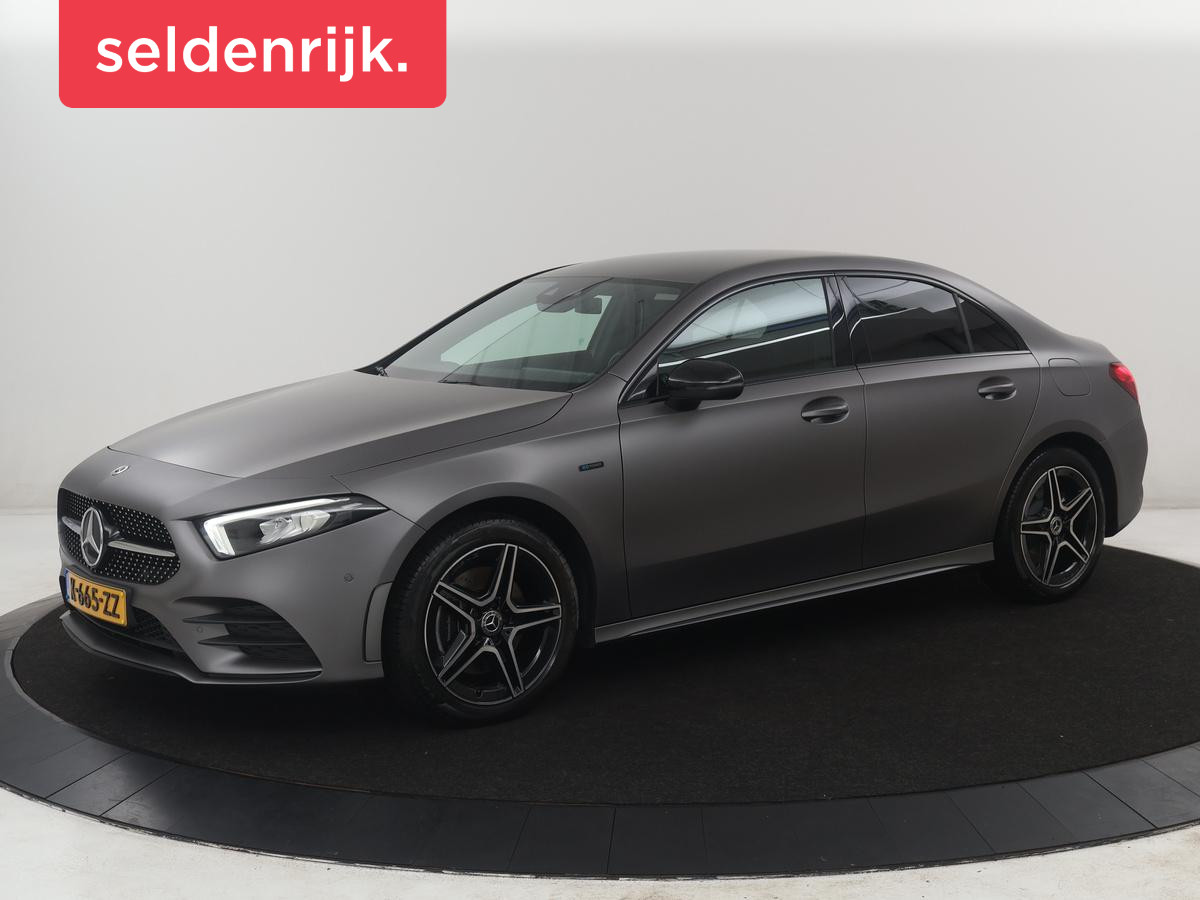 Mercedes-Benz A-Klasse Mercedes-Benz A-klasse 250 e Business Solution AMG Limited | SOH 94,5% | Leder/alcantara | Cruise control | Stoelverwarming | Navigatie | Bluetooth | Sfeerverlichting | Camera | Park assist