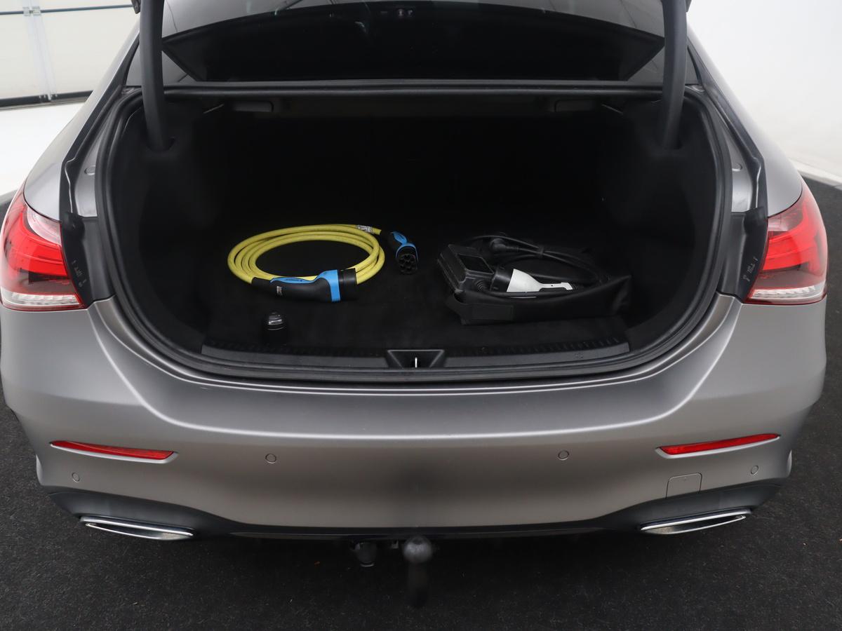 Mercedes-Benz A-Klasse Mercedes-Benz A-klasse 250 e Business Solution AMG Limited | SOH 94,5% | Leder/alcantara | Cruise control | Stoelverwarming | Navigatie | Bluetooth | Sfeerverlichting | Camera | Park assist