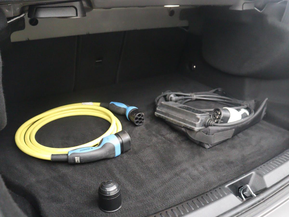 Mercedes-Benz A-Klasse Mercedes-Benz A-klasse 250 e Business Solution AMG Limited | SOH 94,5% | Leder/alcantara | Cruise control | Stoelverwarming | Navigatie | Bluetooth | Sfeerverlichting | Camera | Park assist