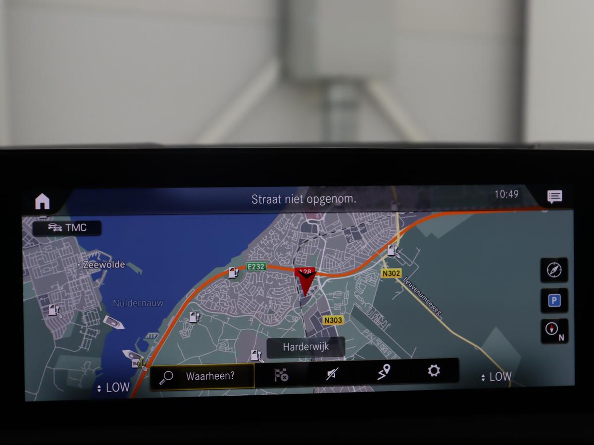 Mercedes-Benz A-Klasse Mercedes-Benz A-klasse 250 e Business Solution AMG Limited | SOH 94,5% | Leder/alcantara | Cruise control | Stoelverwarming | Navigatie | Bluetooth | Sfeerverlichting | Camera | Park assist