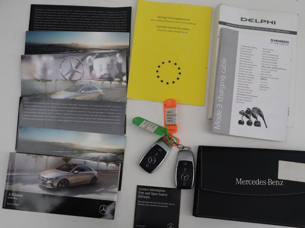 Mercedes-Benz A-Klasse Mercedes-Benz A-klasse 250 e Business Solution AMG Limited | SOH 94,5% | Leder/alcantara | Cruise control | Stoelverwarming | Navigatie | Bluetooth | Sfeerverlichting | Camera | Park assist
