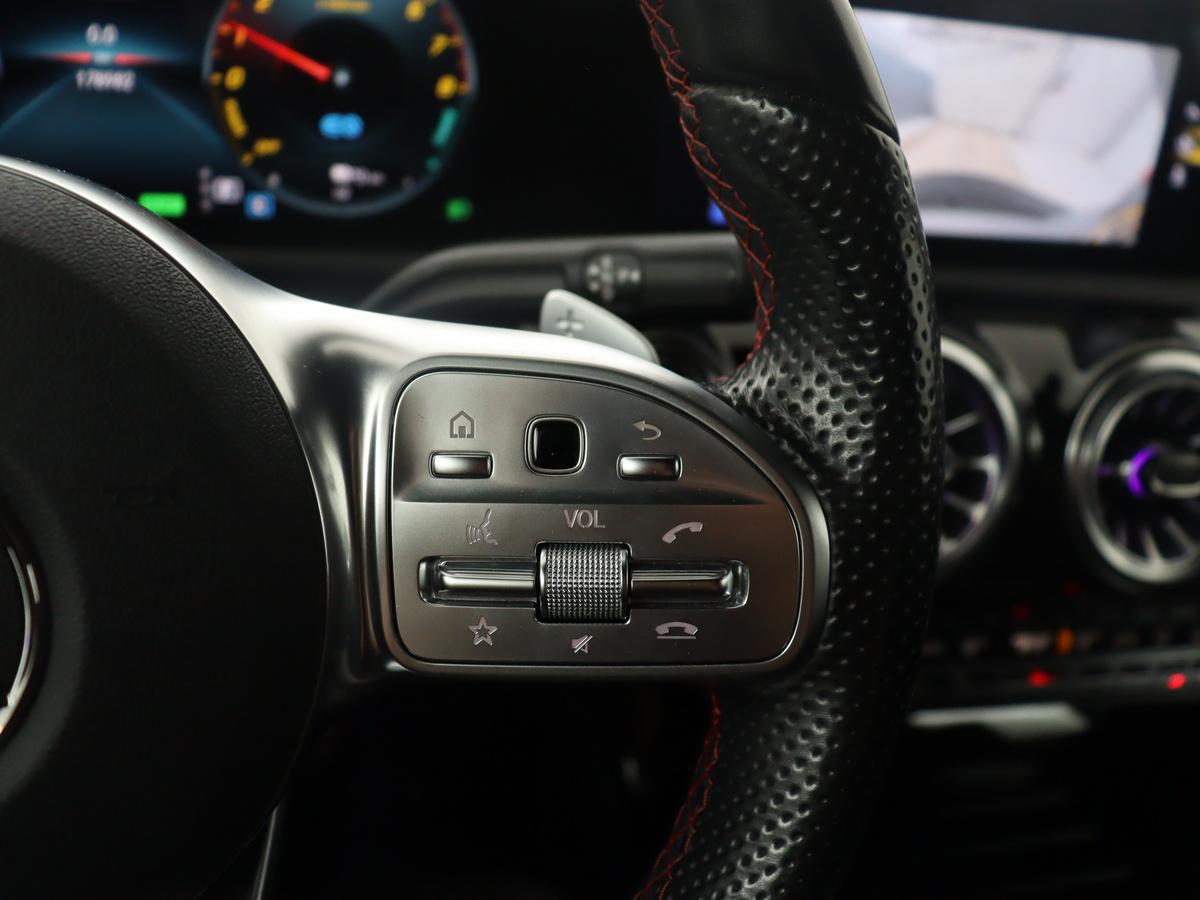 Mercedes-Benz A-Klasse Mercedes-Benz A-klasse 250 e Business Solution AMG Limited | SOH 94,5% | Leder/alcantara | Cruise control | Stoelverwarming | Navigatie | Bluetooth | Sfeerverlichting | Camera | Park assist