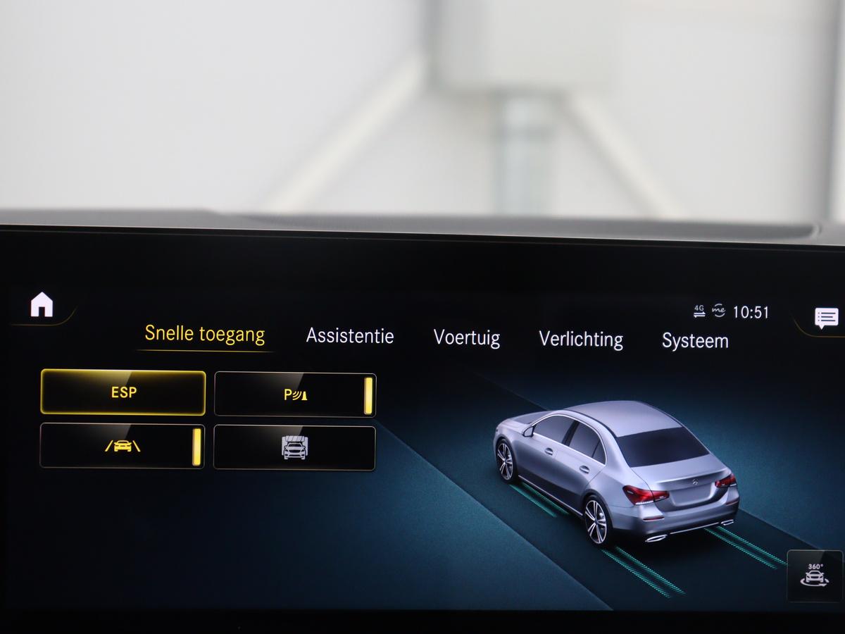 Mercedes-Benz A-Klasse Mercedes-Benz A-klasse 250 e Business Solution AMG Limited | SOH 94,5% | Leder/alcantara | Cruise control | Stoelverwarming | Navigatie | Bluetooth | Sfeerverlichting | Camera | Park assist