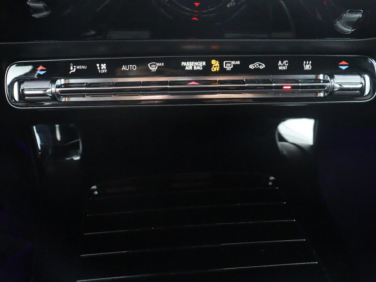 Mercedes-Benz A-Klasse Mercedes-Benz A-klasse 250 e Business Solution AMG Limited | SOH 94,5% | Leder/alcantara | Cruise control | Stoelverwarming | Navigatie | Bluetooth | Sfeerverlichting | Camera | Park assist