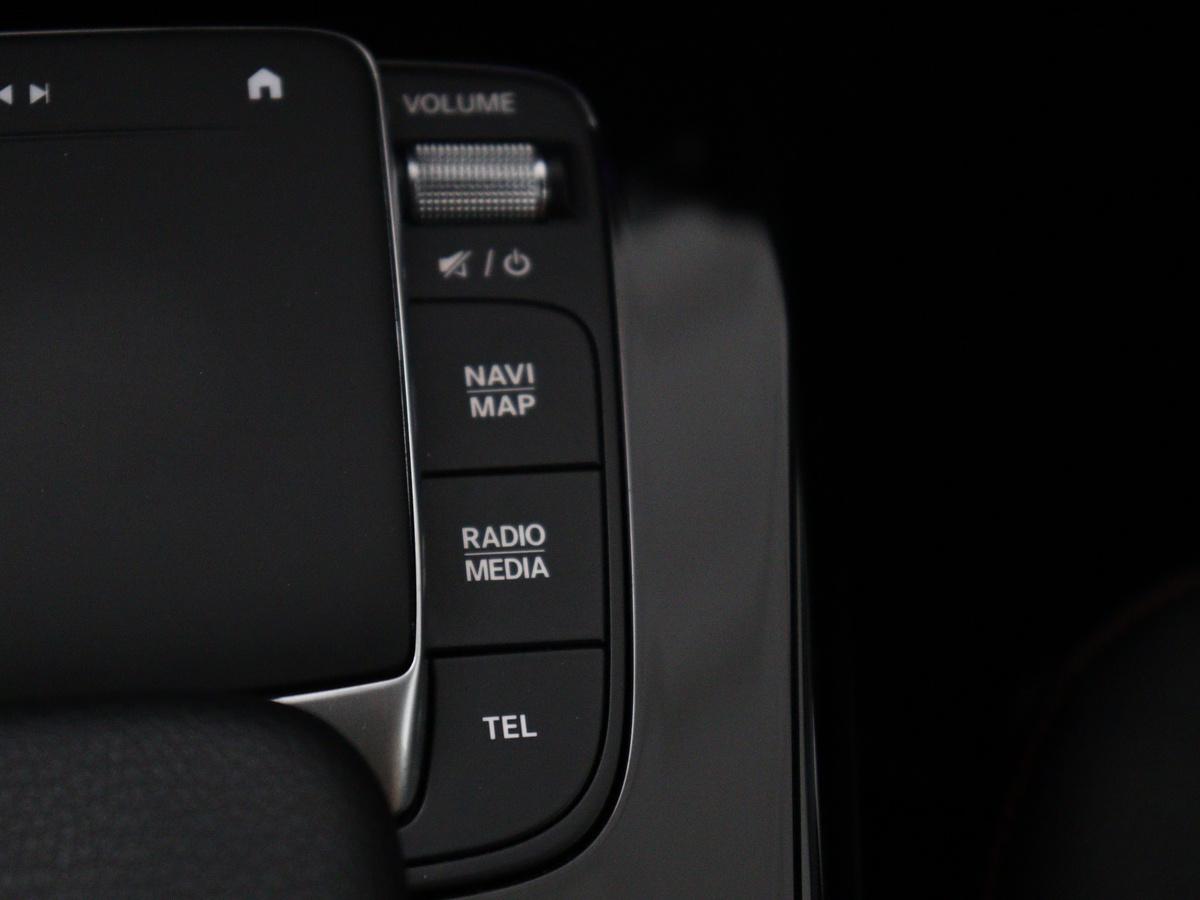 Mercedes-Benz A-Klasse Mercedes-Benz A-klasse 250 e Business Solution AMG Limited | SOH 94,5% | Leder/alcantara | Cruise control | Stoelverwarming | Navigatie | Bluetooth | Sfeerverlichting | Camera | Park assist