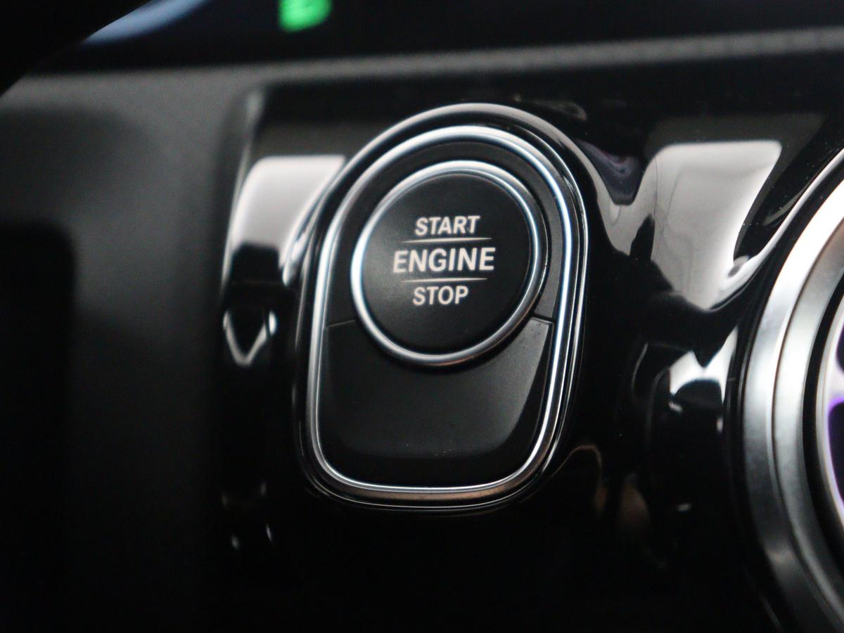 Mercedes-Benz A-Klasse Mercedes-Benz A-klasse 250 e Business Solution AMG Limited | SOH 94,5% | Leder/alcantara | Cruise control | Stoelverwarming | Navigatie | Bluetooth | Sfeerverlichting | Camera | Park assist
