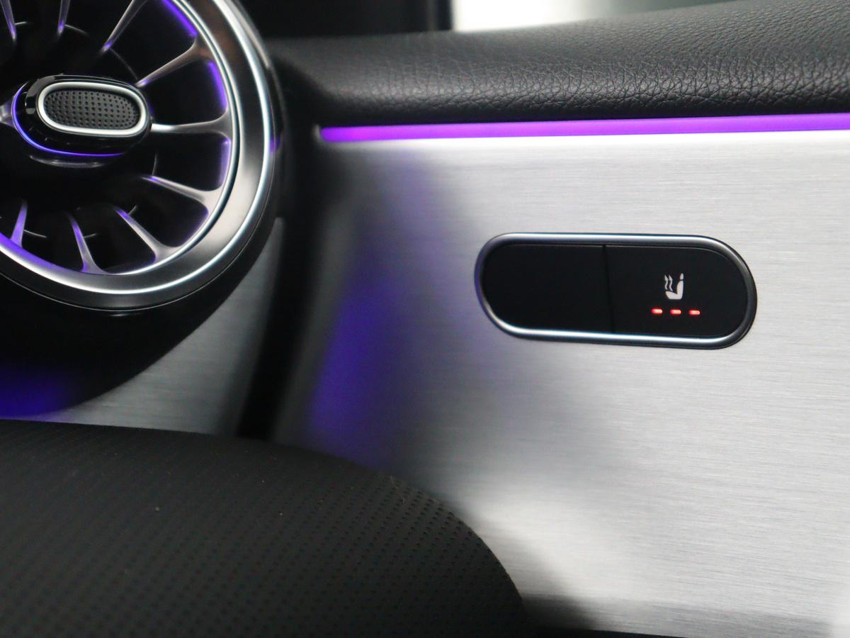 Mercedes-Benz A-Klasse Mercedes-Benz A-klasse 250 e Business Solution AMG Limited | SOH 94,5% | Leder/alcantara | Cruise control | Stoelverwarming | Navigatie | Bluetooth | Sfeerverlichting | Camera | Park assist