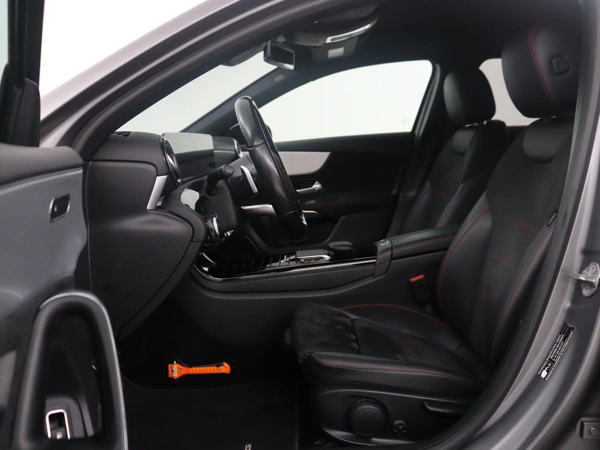 Mercedes-Benz A-Klasse Mercedes-Benz A-klasse 250 e Business Solution AMG Limited | SOH 94,5% | Leder/alcantara | Cruise control | Stoelverwarming | Navigatie | Bluetooth | Sfeerverlichting | Camera | Park assist