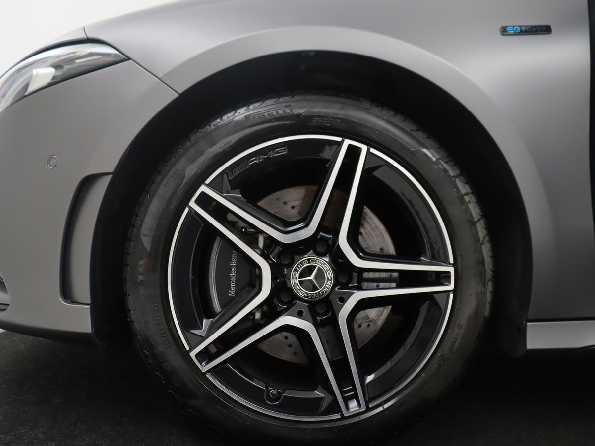 Mercedes-Benz A-Klasse Mercedes-Benz A-klasse 250 e Business Solution AMG Limited | SOH 94,5% | Leder/alcantara | Cruise control | Stoelverwarming | Navigatie | Bluetooth | Sfeerverlichting | Camera | Park assist
