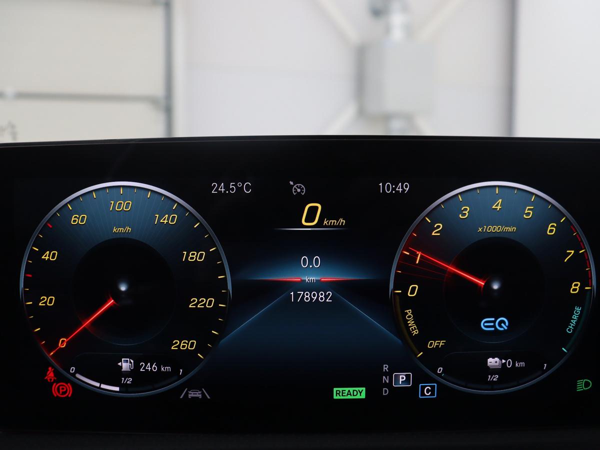 Mercedes-Benz A-Klasse Mercedes-Benz A-klasse 250 e Business Solution AMG Limited | SOH 94,5% | Leder/alcantara | Cruise control | Stoelverwarming | Navigatie | Bluetooth | Sfeerverlichting | Camera | Park assist