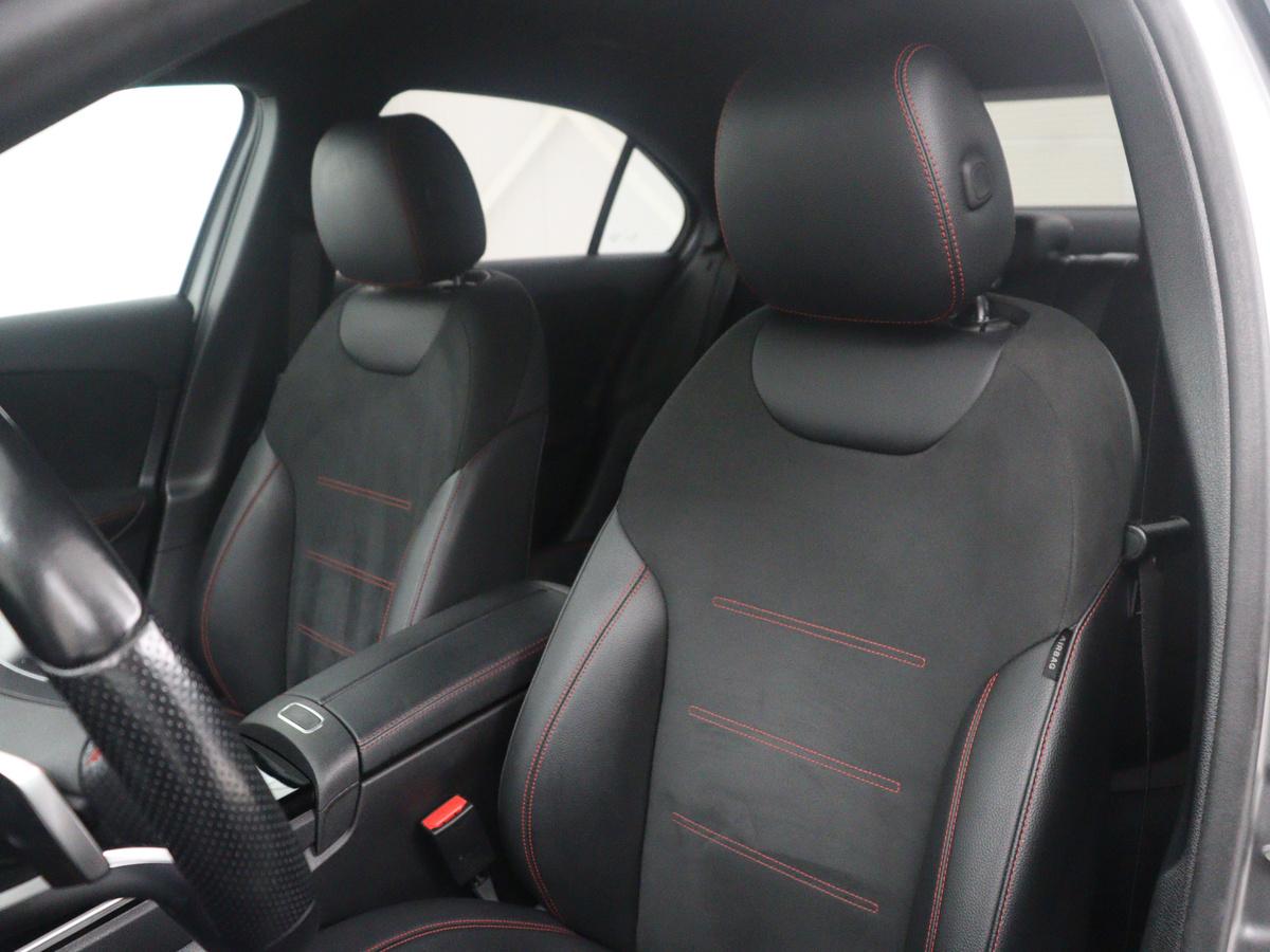 Mercedes-Benz A-Klasse Mercedes-Benz A-klasse 250 e Business Solution AMG Limited | SOH 94,5% | Leder/alcantara | Cruise control | Stoelverwarming | Navigatie | Bluetooth | Sfeerverlichting | Camera | Park assist