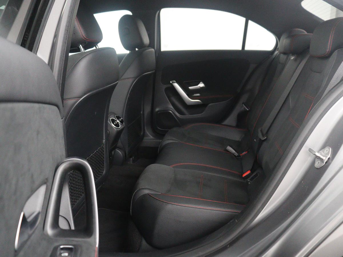 Mercedes-Benz A-Klasse Mercedes-Benz A-klasse 250 e Business Solution AMG Limited | SOH 94,5% | Leder/alcantara | Cruise control | Stoelverwarming | Navigatie | Bluetooth | Sfeerverlichting | Camera | Park assist