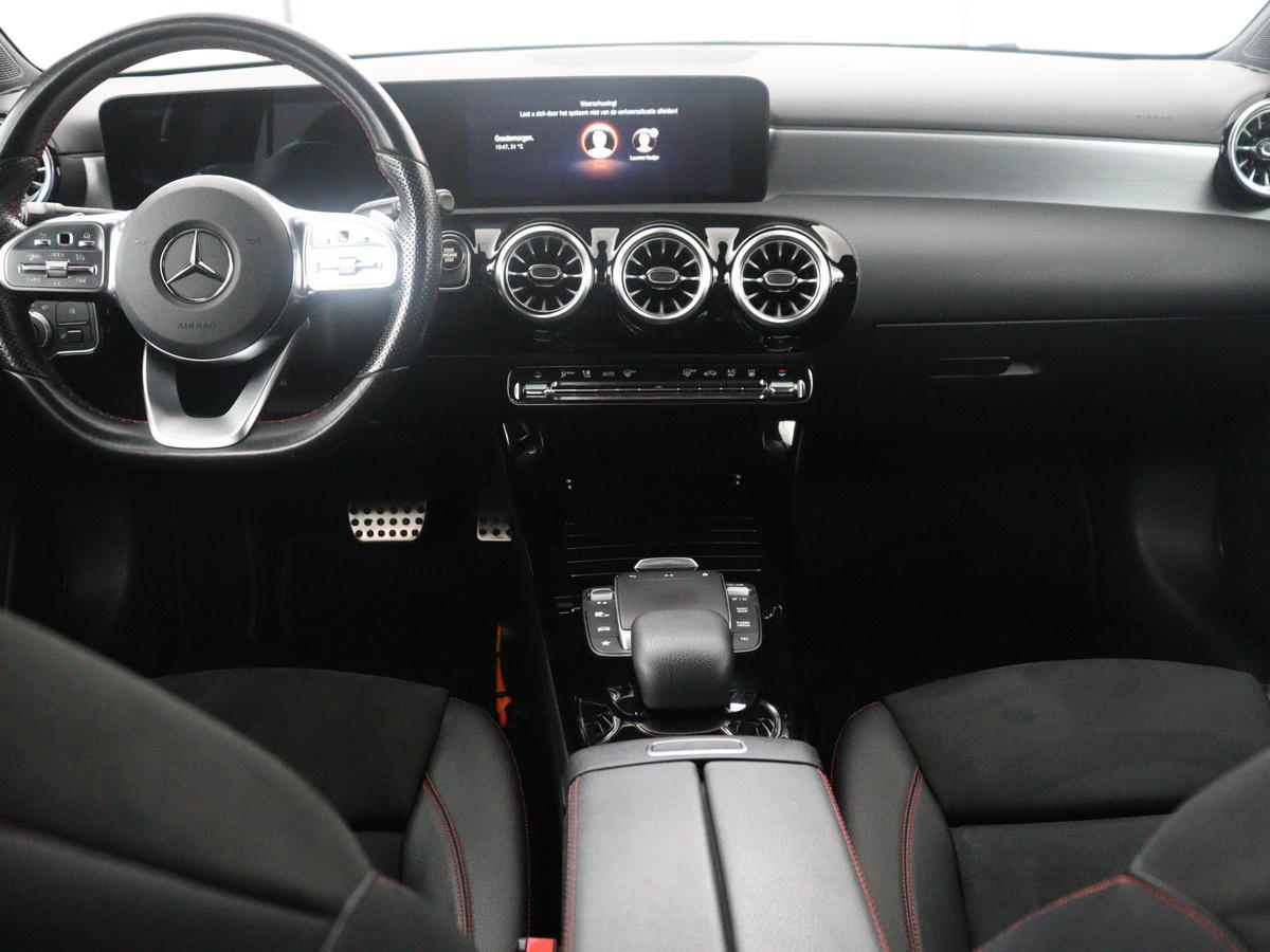 Mercedes-Benz A-Klasse Mercedes-Benz A-klasse 250 e Business Solution AMG Limited | SOH 94,5% | Leder/alcantara | Cruise control | Stoelverwarming | Navigatie | Bluetooth | Sfeerverlichting | Camera | Park assist