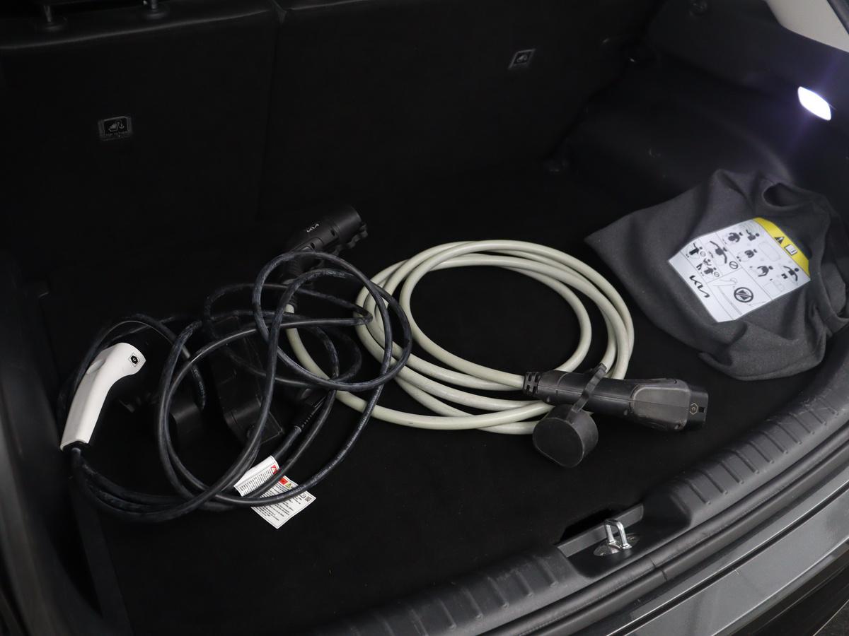 Kia Niro EV Kia Niro EV DynamicPlusLine 64.8 kWh | SOH 94,8% | Panoramadak | Leder |  Cruise control | Head-up | Dodehoek detectie | Stuur/stoelverwarming | Camera | Park assist | Climate control | Carplay | Elektrische achterklep
