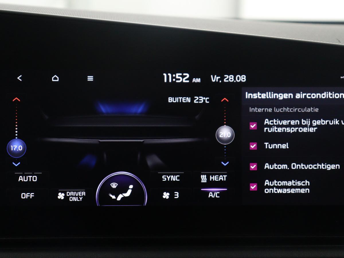 Kia Niro EV Kia Niro EV DynamicPlusLine 64.8 kWh | SOH 94,8% | Panoramadak | Leder |  Cruise control | Head-up | Dodehoek detectie | Stuur/stoelverwarming | Camera | Park assist | Climate control | Carplay | Elektrische achterklep