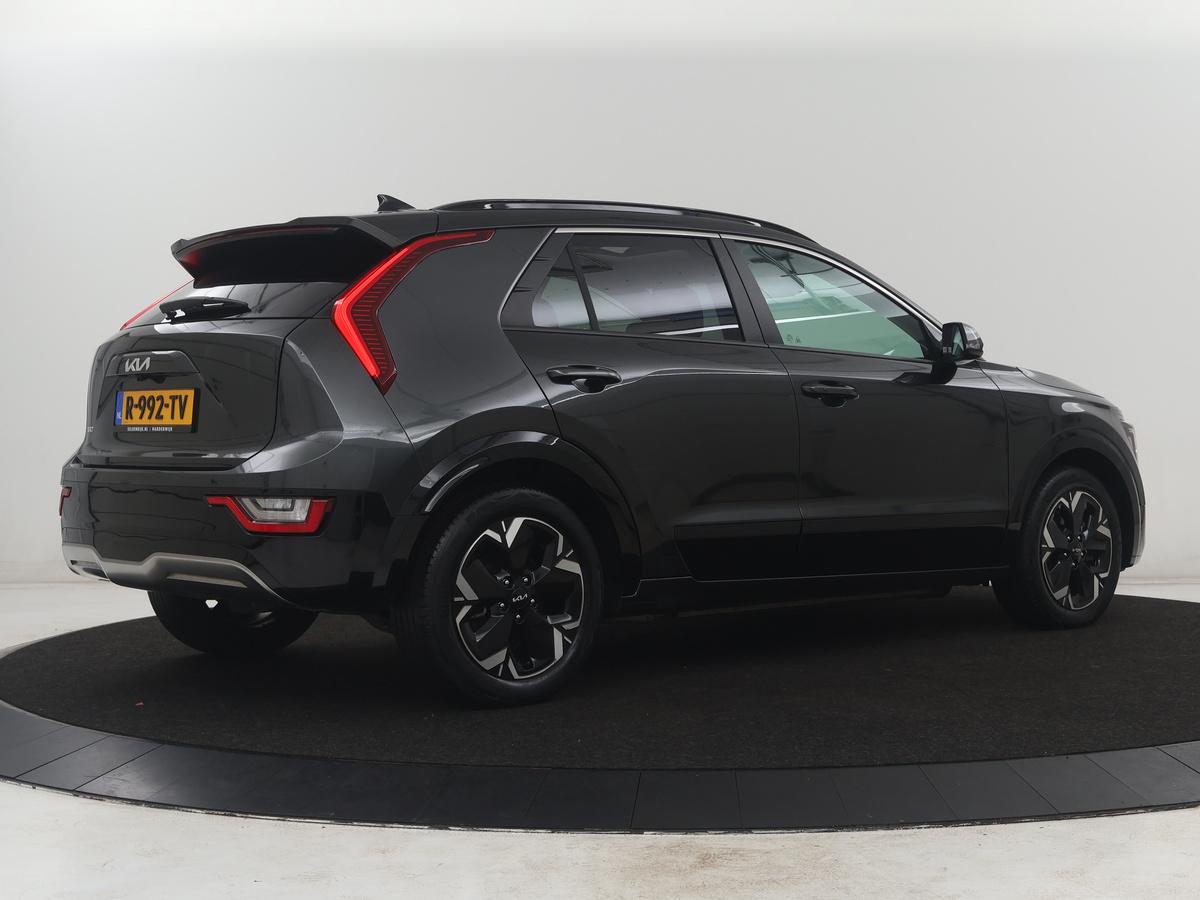 Kia Niro EV Kia Niro EV DynamicPlusLine 64.8 kWh | SOH 94,8% | Panoramadak | Leder |  Cruise control | Head-up | Dodehoek detectie | Stuur/stoelverwarming | Camera | Park assist | Climate control | Carplay | Elektrische achterklep